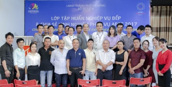 Chuyen gia ATM Asia tap huan bep cho 18 khach san phuc vu Apec