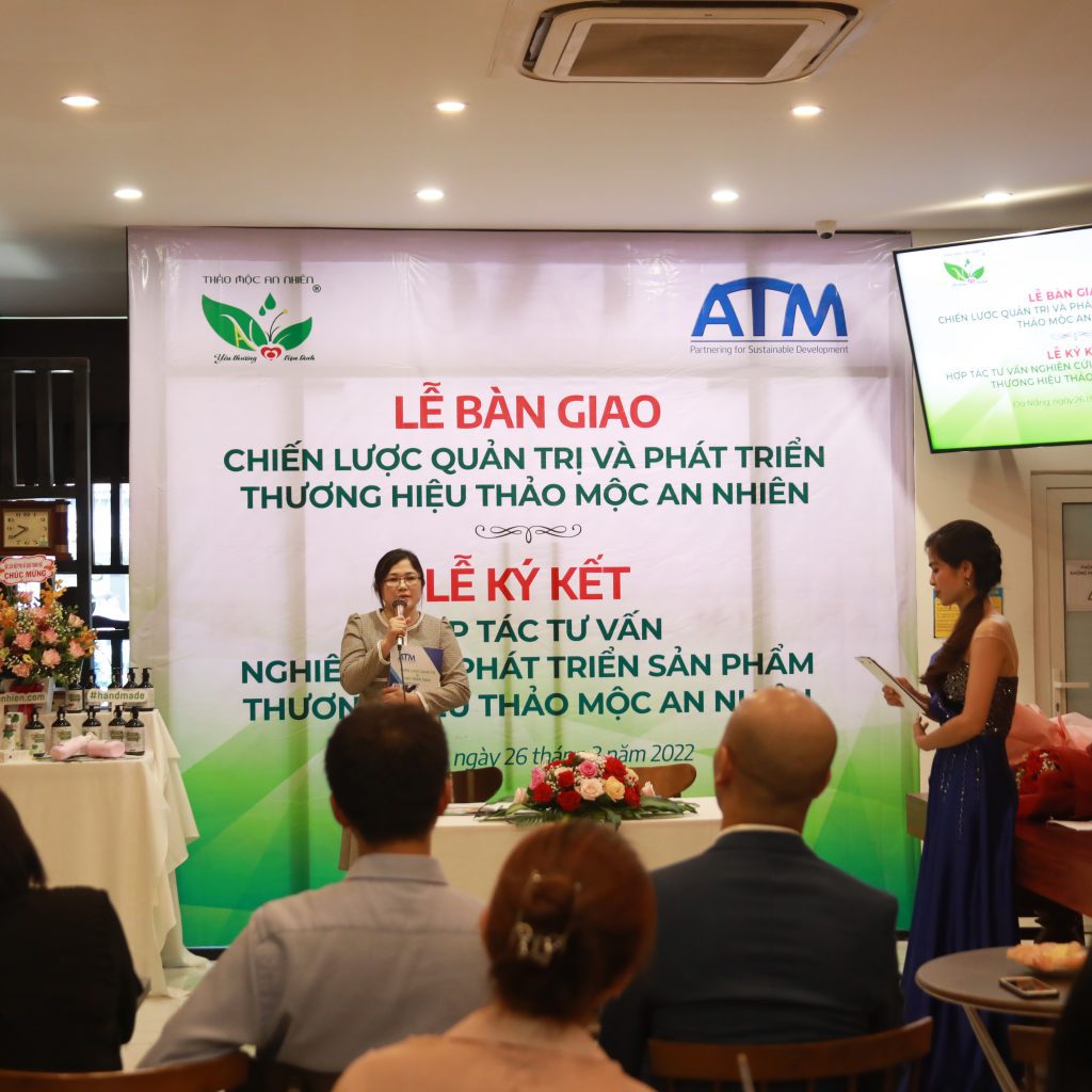 Bà Trần Thị Tú Quyên - Founder/CEO của TMAN phát biểu về Chiến lược mở đường để TMAN phát triển vững mạnh.