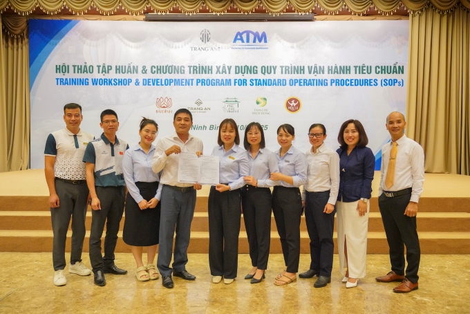 Nhóm Bán lẻ ký bàn giao biên bản xác nhận SOP