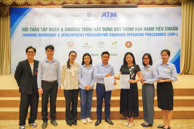 Nhóm Kinh doanh ký bàn giao biên bản xác nhận SOP